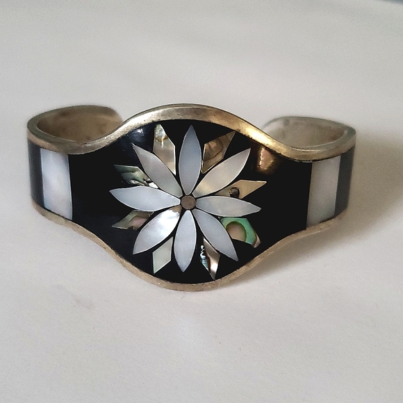 Jewelry - Silver bracelet with abalone and pearl inlay